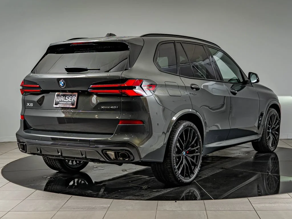 New 2026 Dravit Grey Metallic BMW xDrive40i image 5