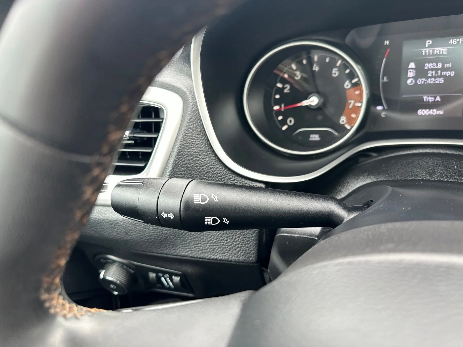Used 2021 Blue Jeep Latitude image 40