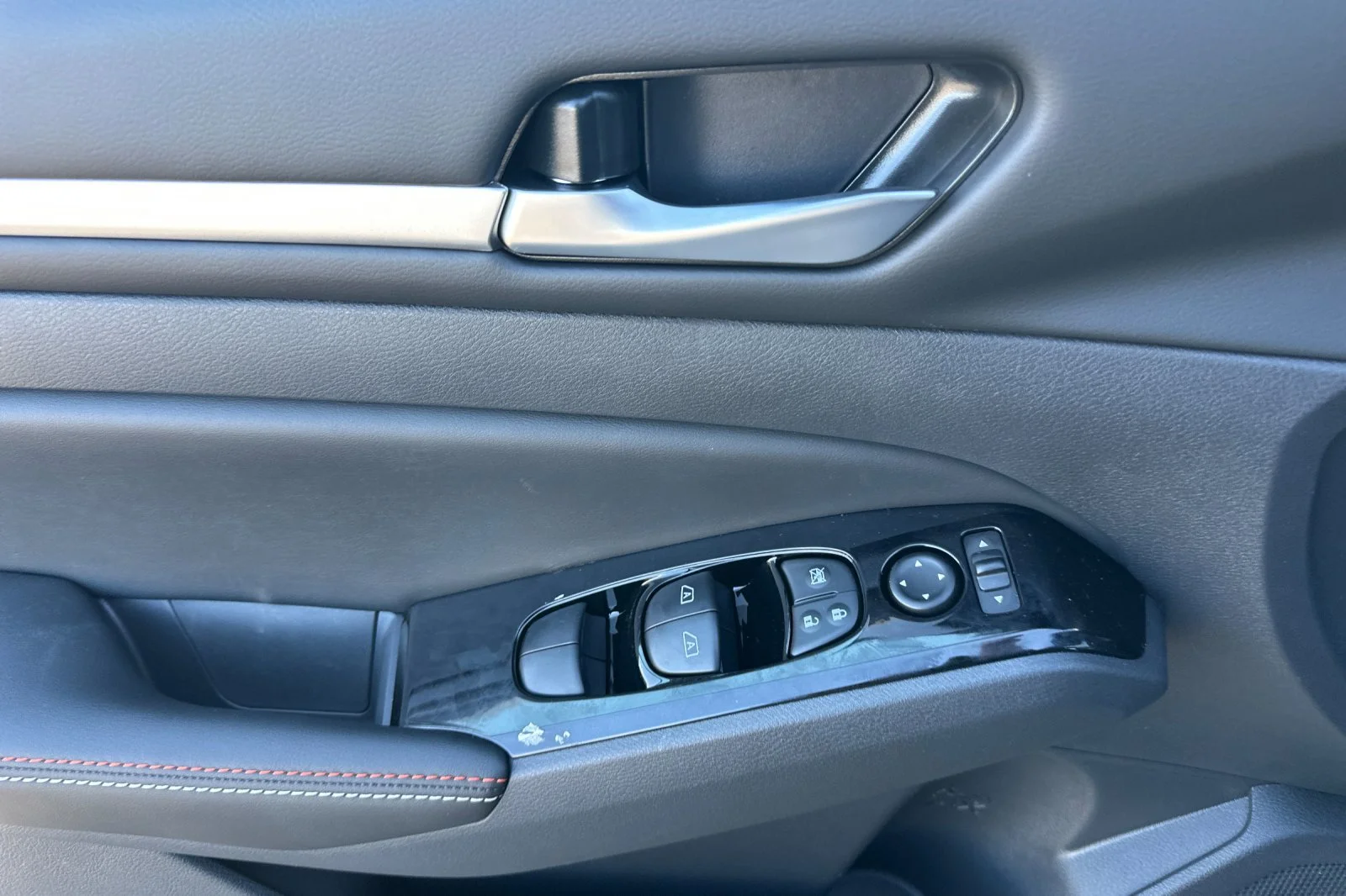 2025 Nissan Altima SR - Photo 11
