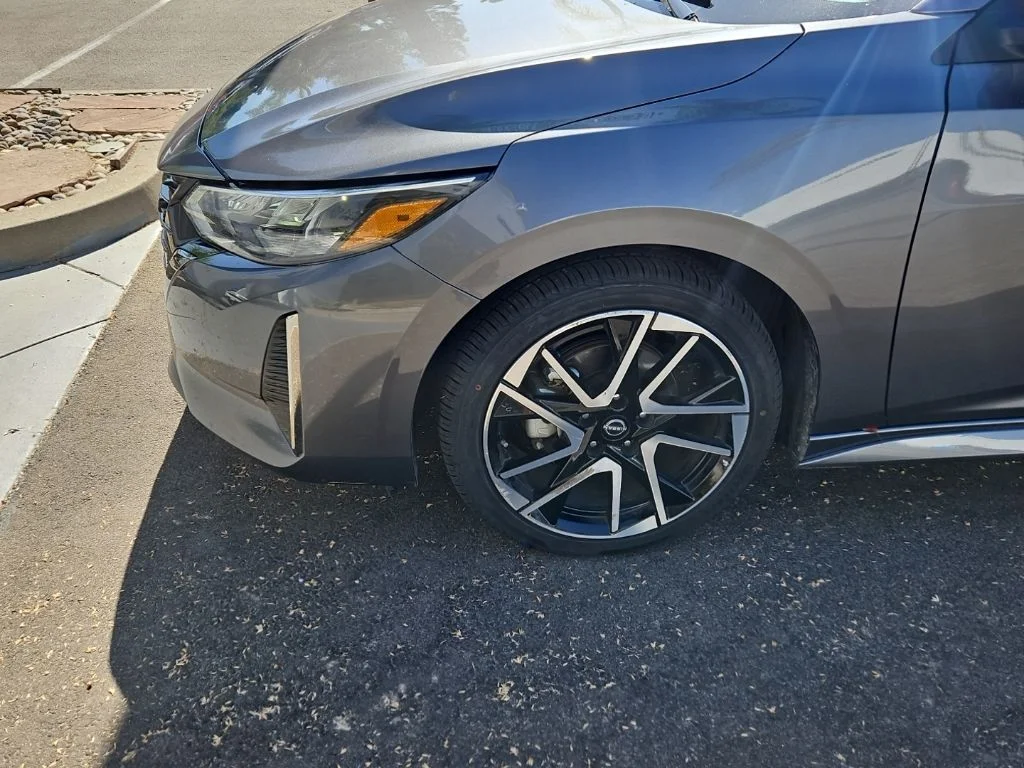 Used 2025 Gray Nissan SR image 4