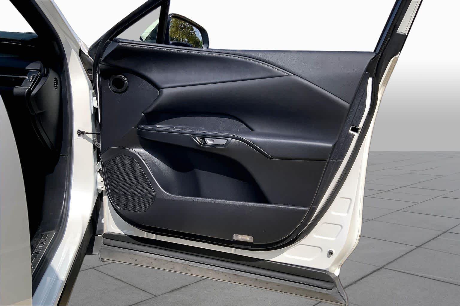 Used 2023 Eminent White Pearl Lexus Premium Plus image 23