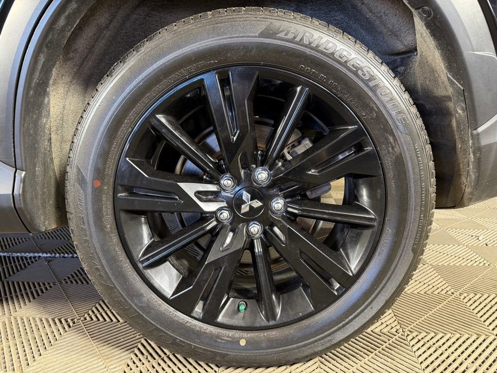 Used 2023 Black Mitsubishi LE image 16