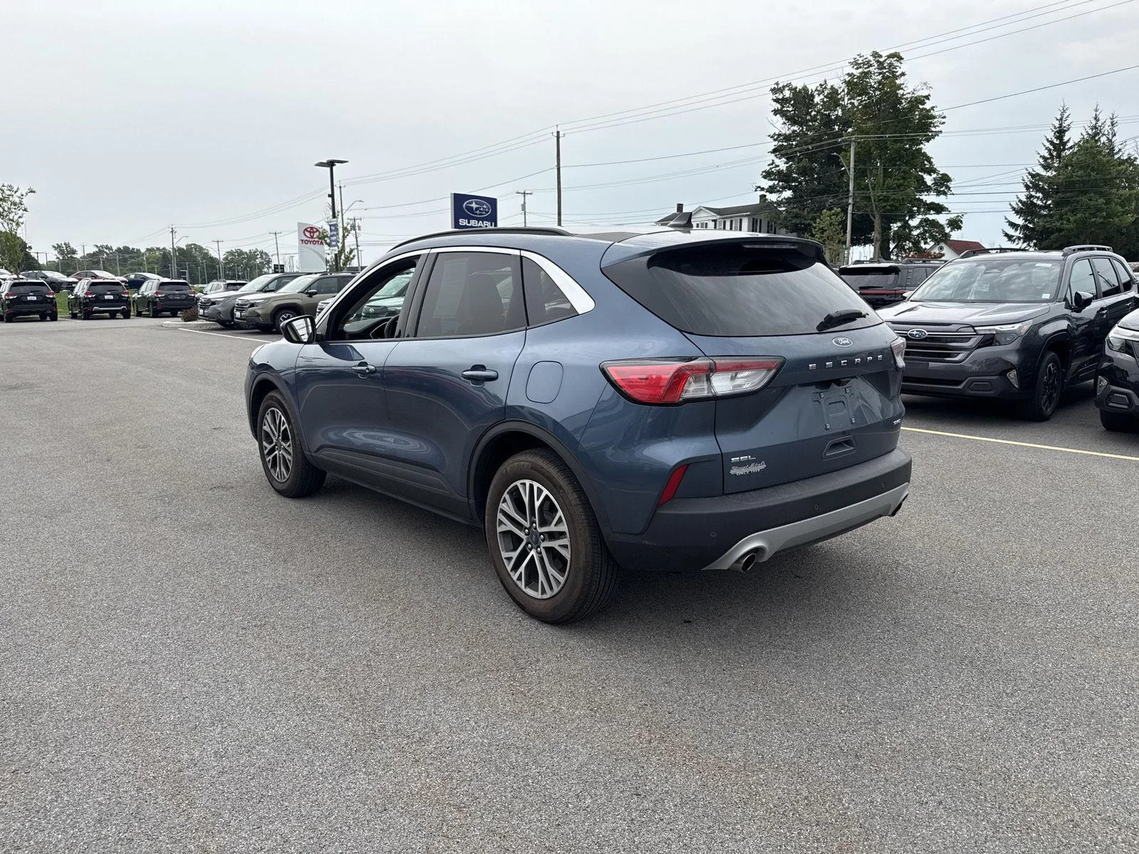 Used 2020 Blue Ford SEL image 5