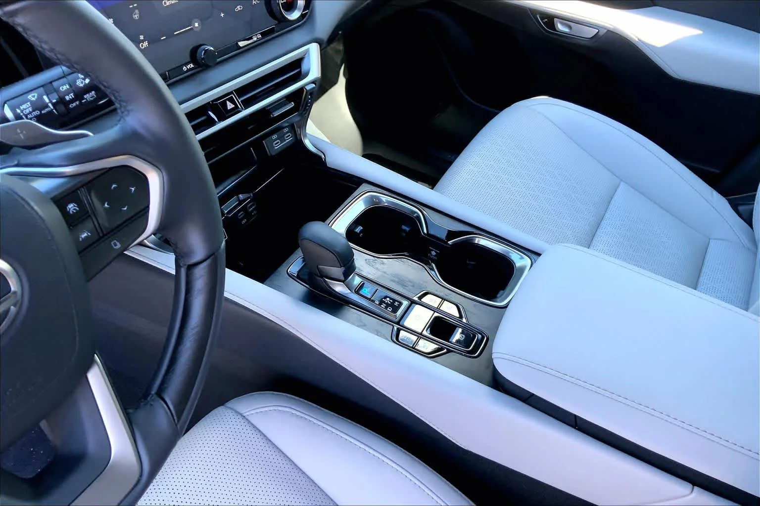 Certified Used 2024 CAVIAR Lexus Premium Plus image 17