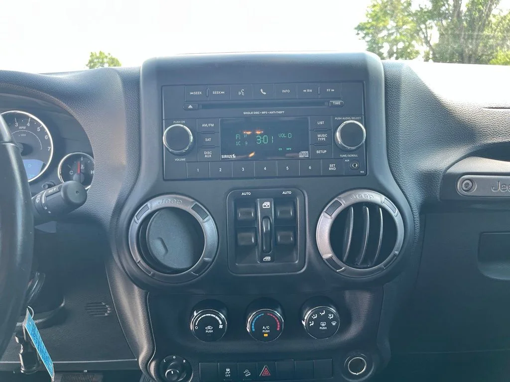 Used 2018 Black Jeep Unlimited Sport image 17