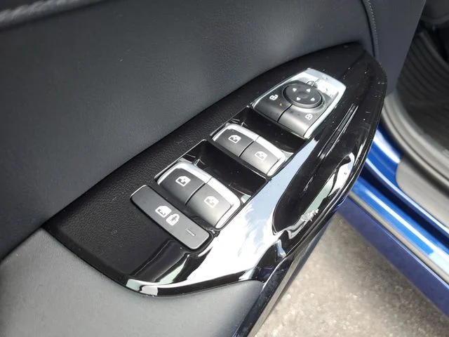 2025 Kia K5 EX - Photo 16
