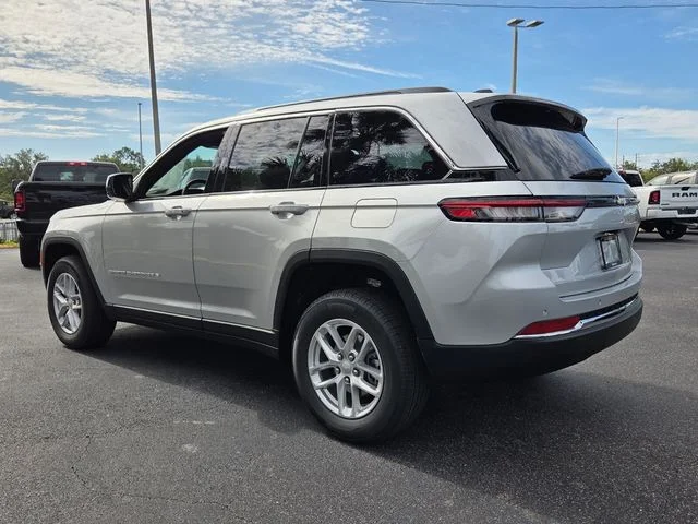 New 2026 Silver Zynith Jeep Laredo X image 6