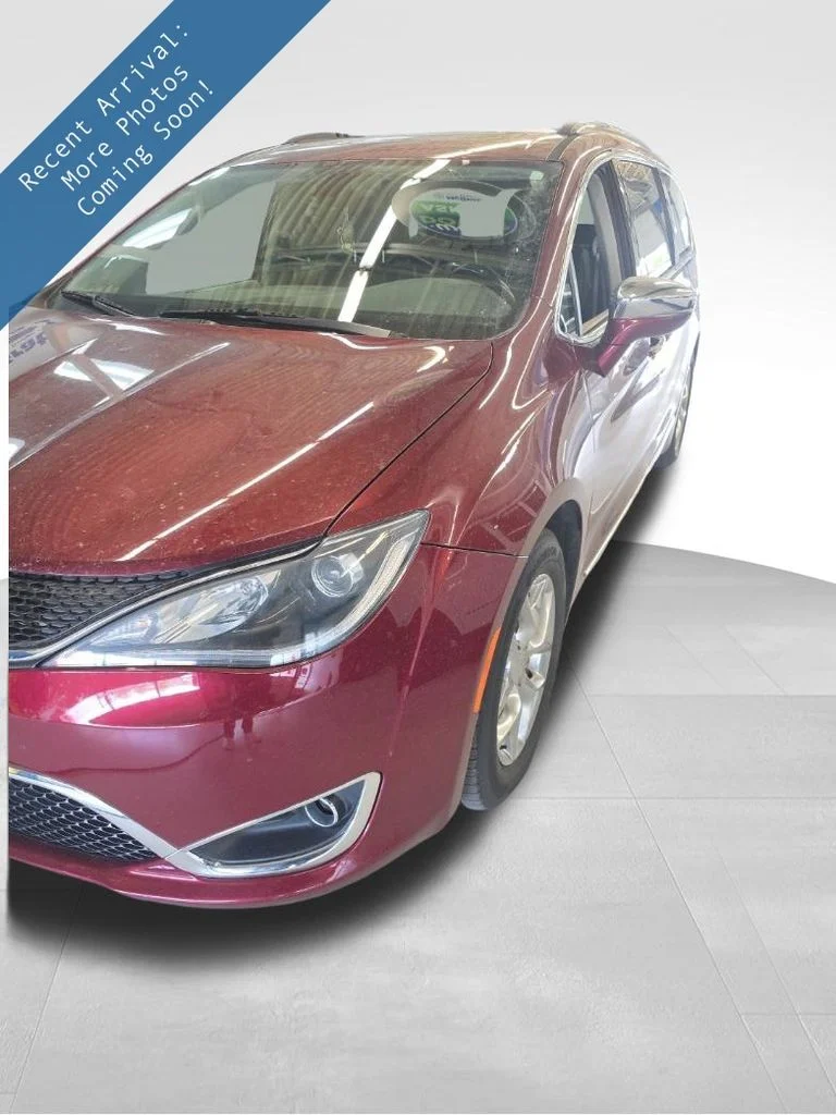 2019 Chrysler Pacifica Limited's photo