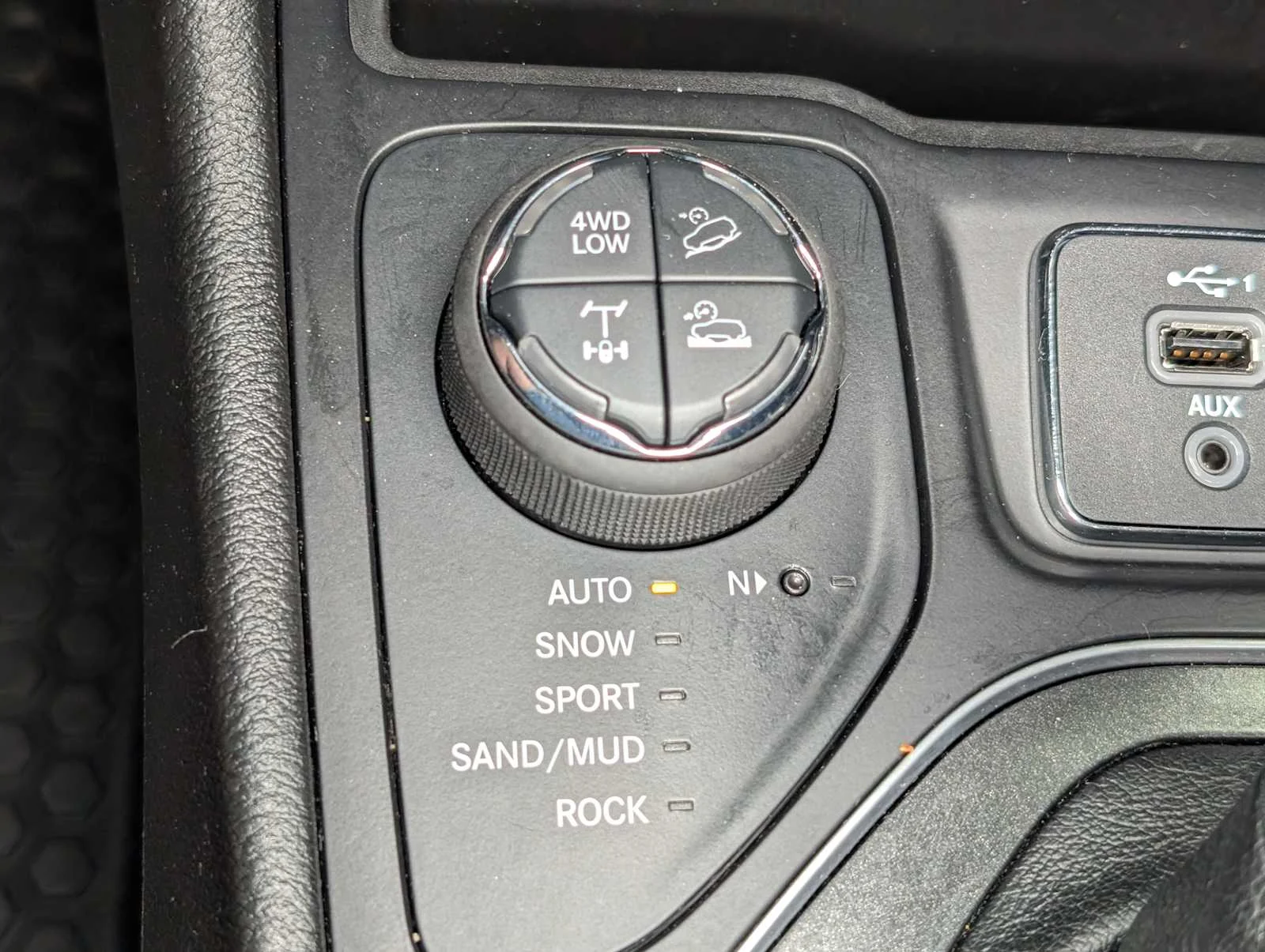 Used 2021 Billet Silver Metallic Clearcoat Jeep Trailhawk image 30