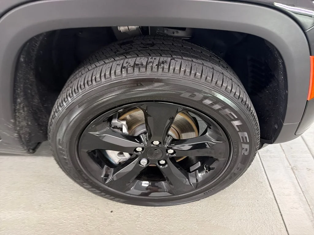 Used 2025 Black Jeep Altitude image 4