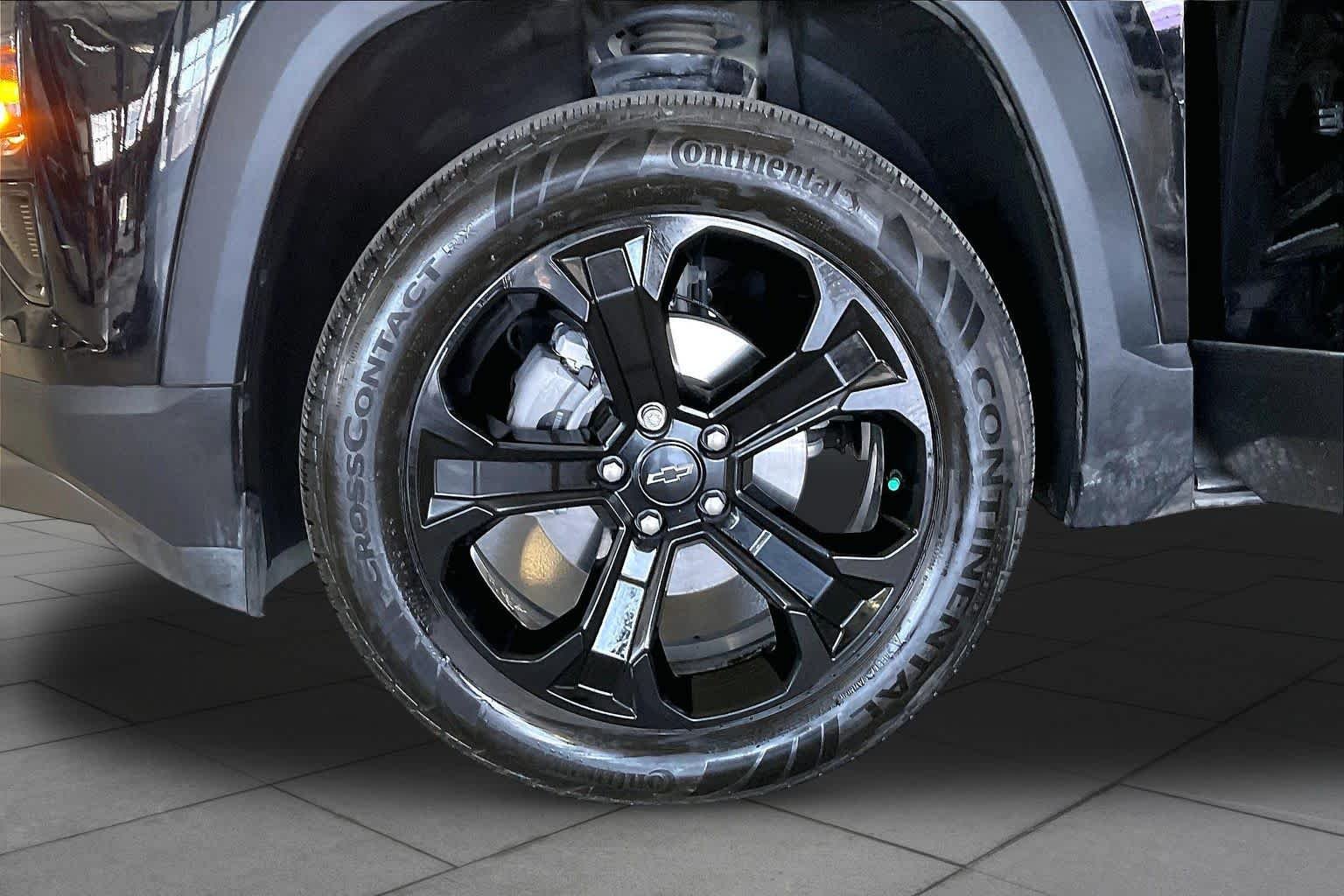 Used 2026 Mosaic Black Metallic Chevrolet FWD LT image 9