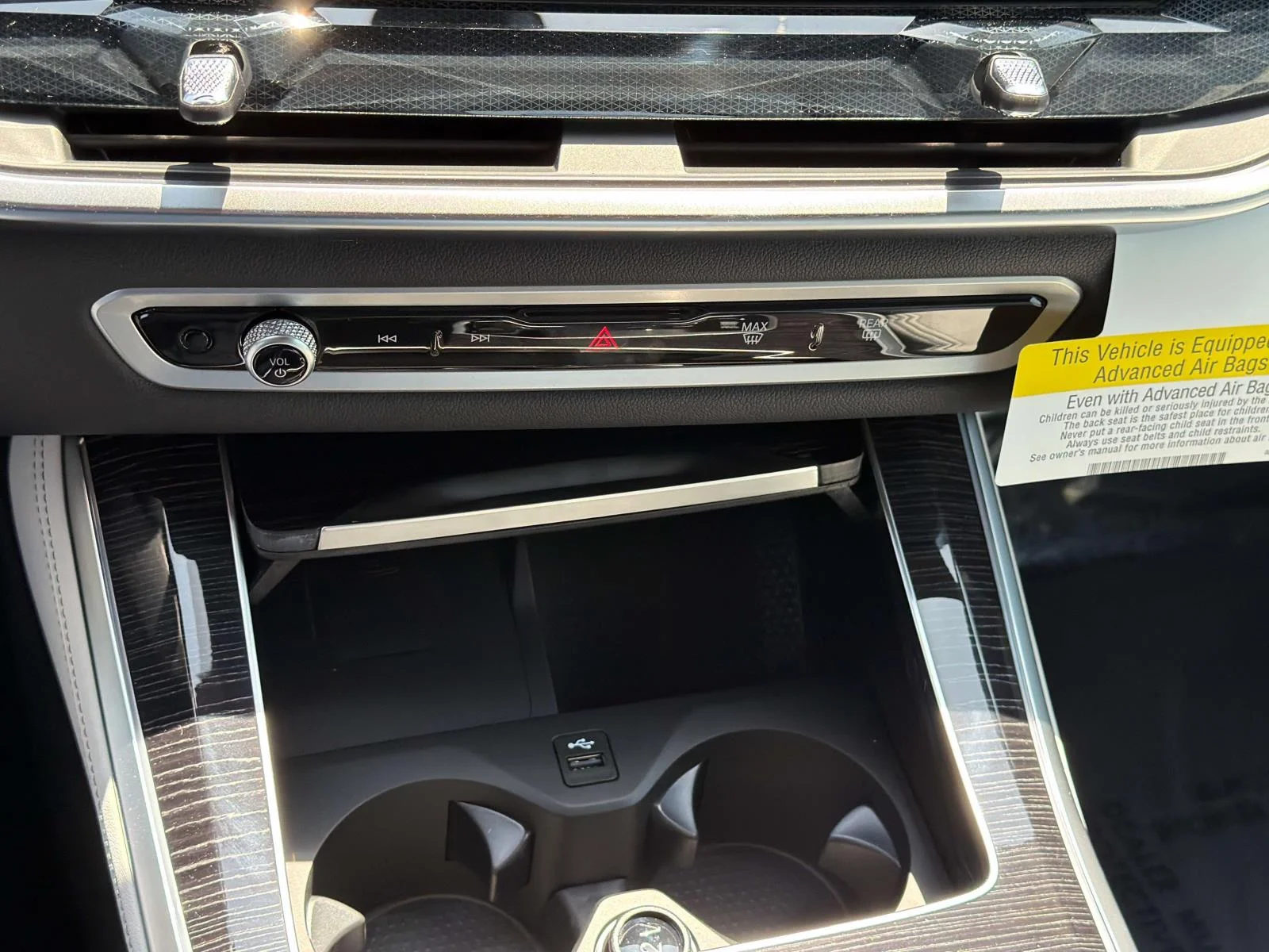 New 2026 Brooklyn Grey Metallic BMW xDrive50e Plug-In Hybrid image 22