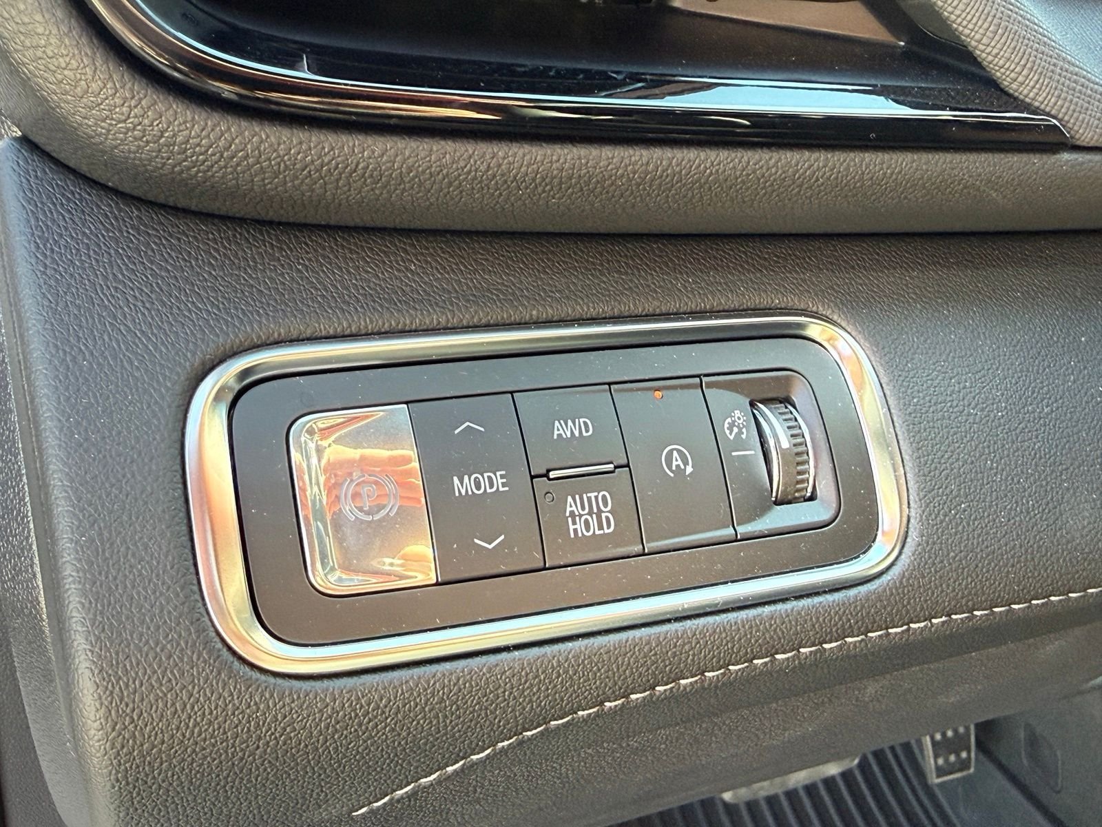 Used 2026 Summit White Buick Preferred image 32