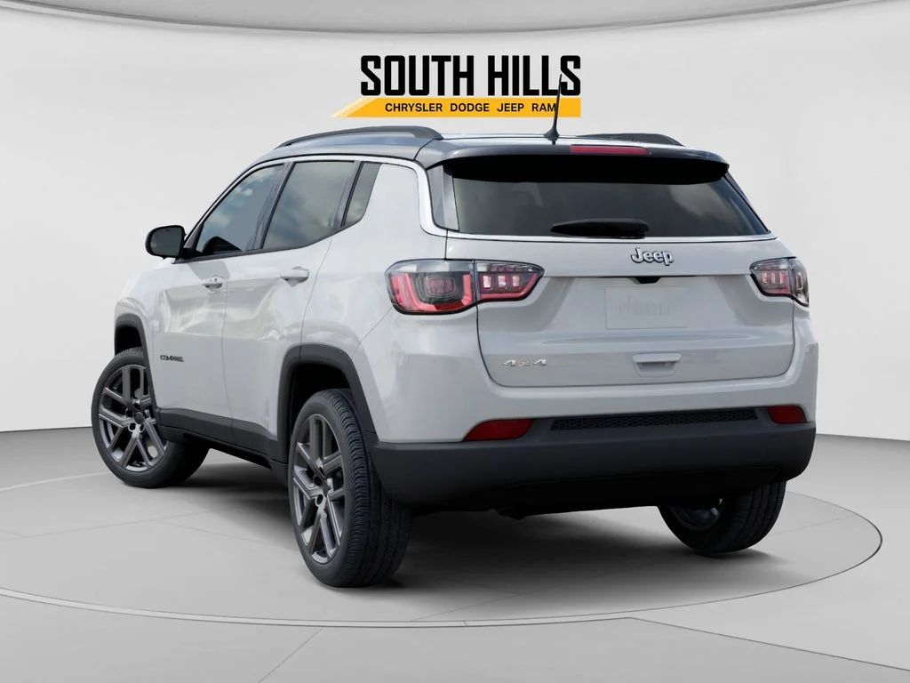 New 2026 Bright White Clear-Coat Exterior Paint Jeep Limited image 3