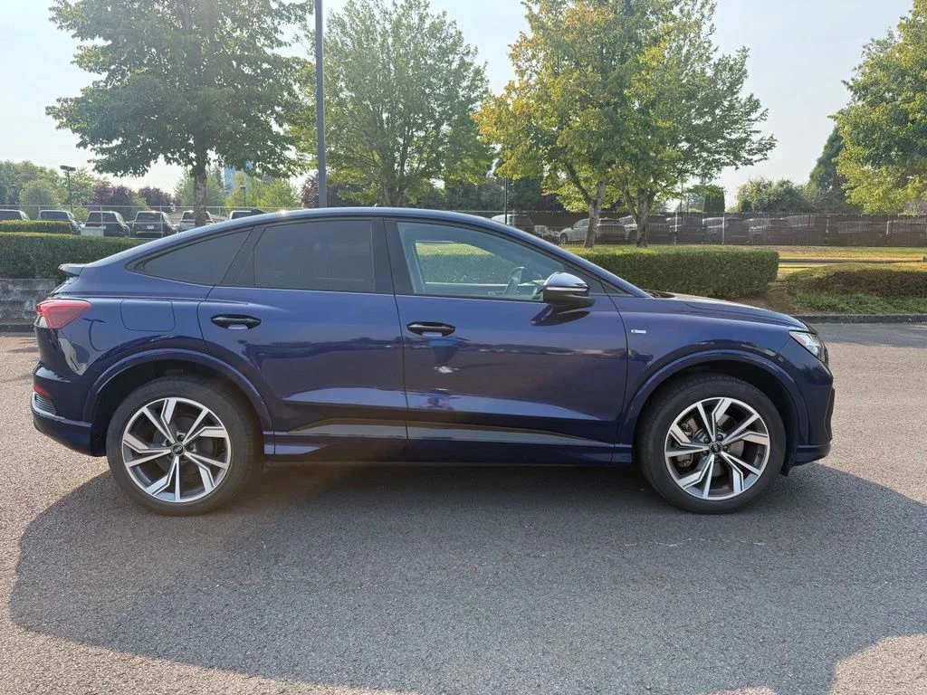 Used 2023 Navarra Blue Metallic Audi Premium image 8