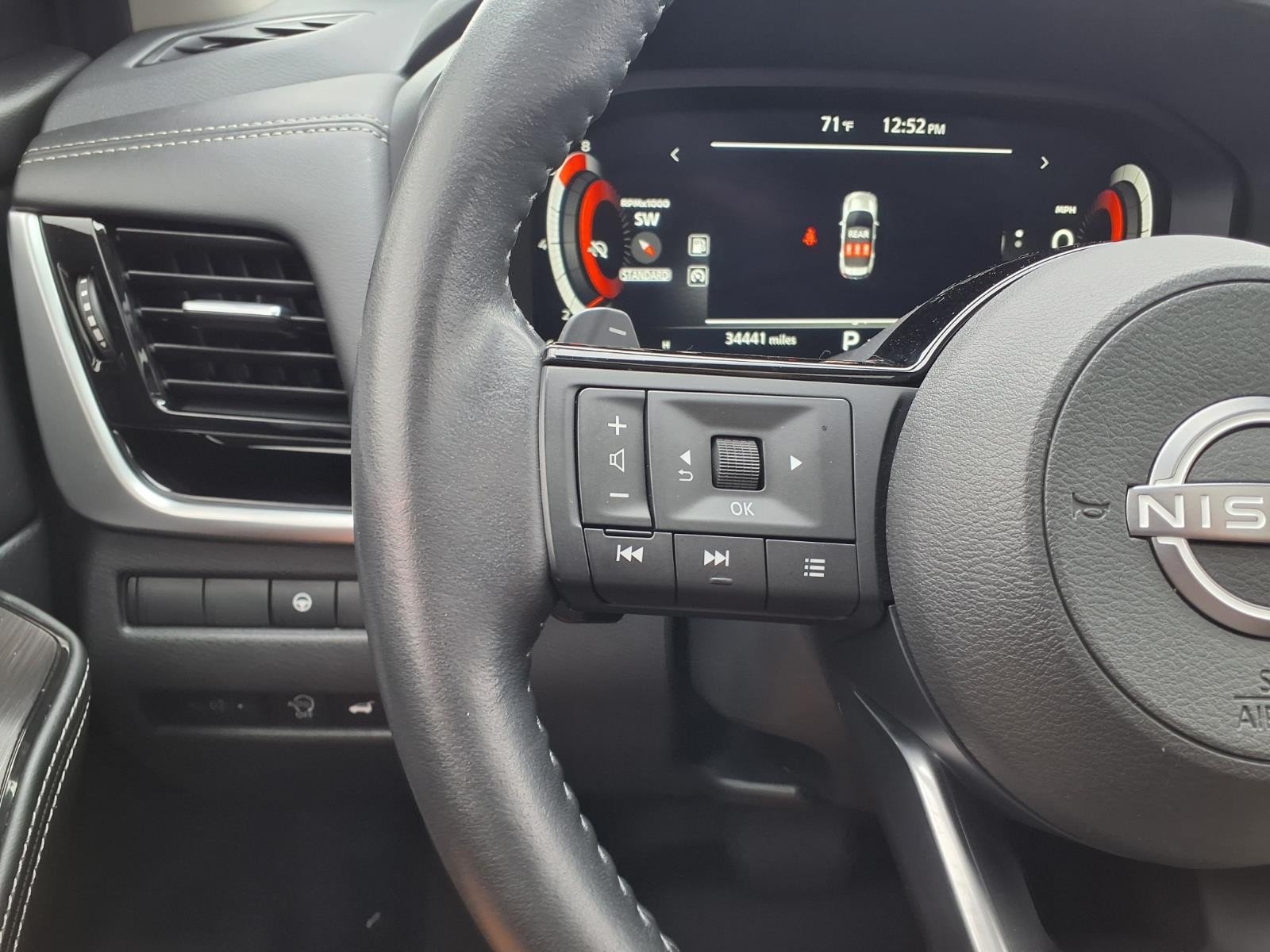 2024 Nissan Rogue SL Silver at Robbins Nissan