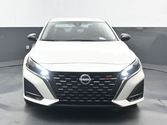 Used 2025 Pearl White Tricoat Nissan 2.5 SR image 19