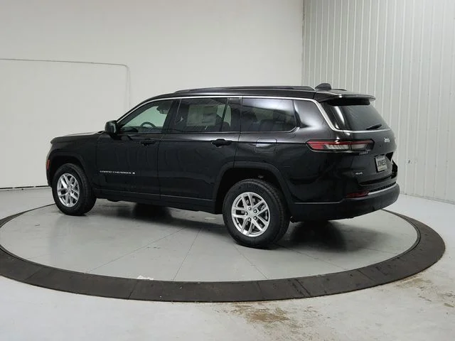 New 2026 Diamond Black Crystal Pearl-Coat Exterior Paint Jeep Laredo image 5
