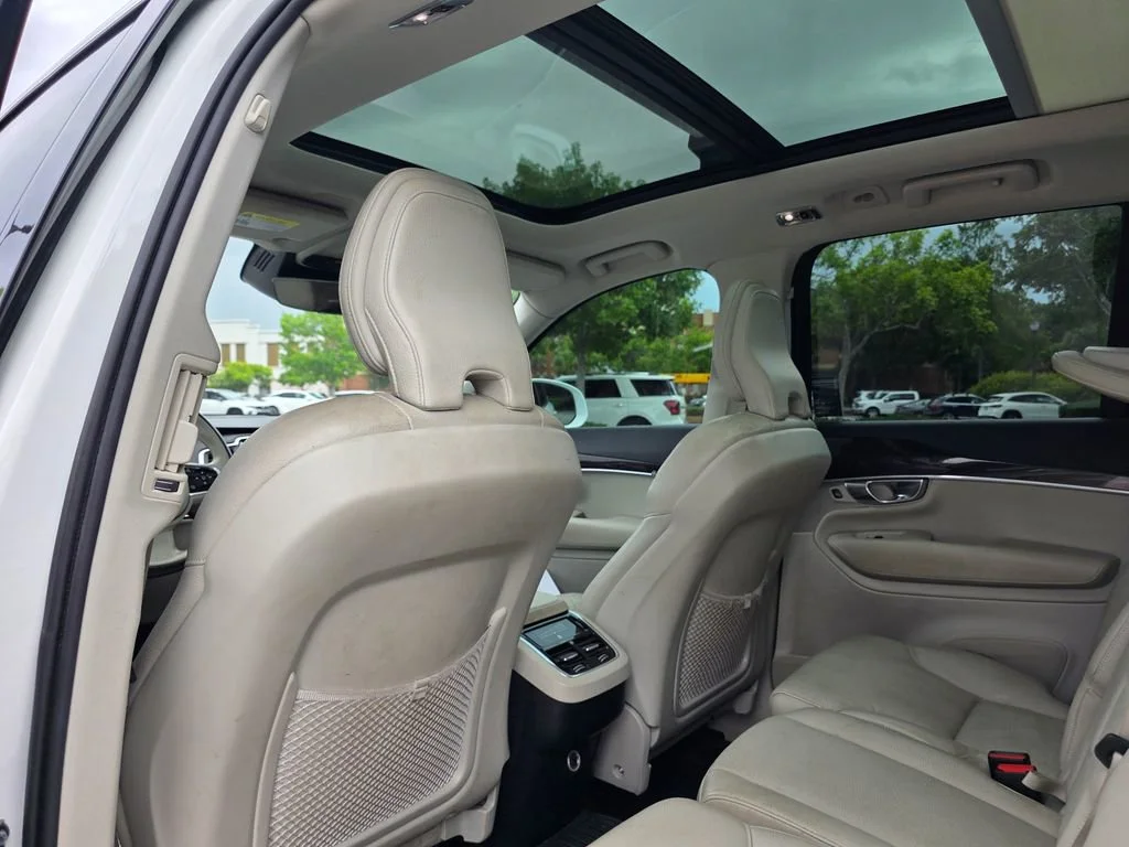 Used 2019 White Volvo T5 Momentum image 30
