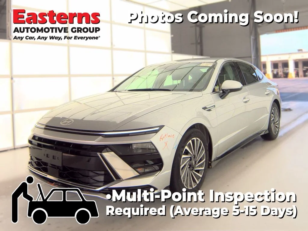 Used 2025 Silver Hyundai SEL image 1