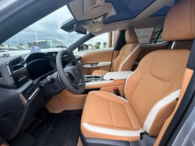 New 2026 Iridium Lexus 450e Premium image 18