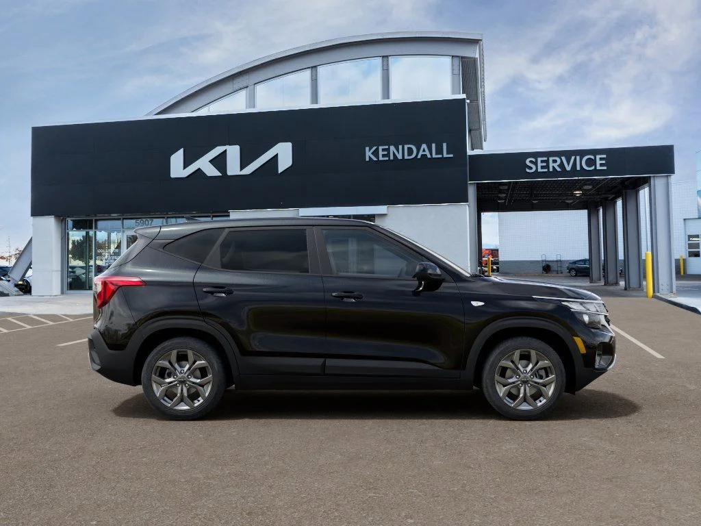 New 2026 Fusion Black Kia LX image 7