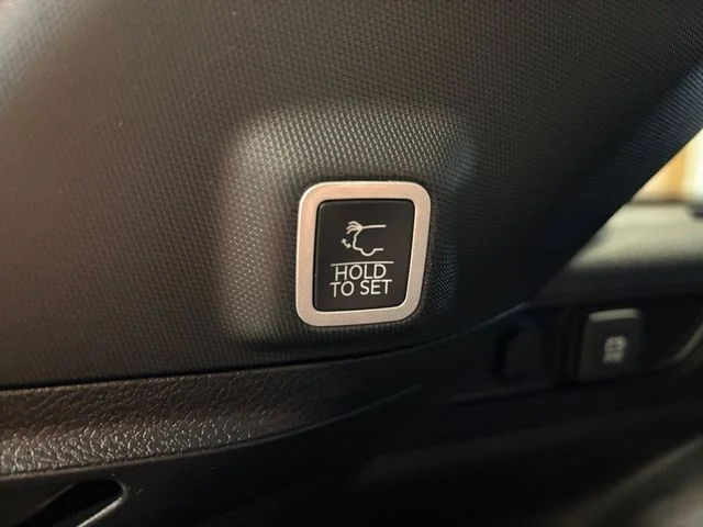 New 2026 White/off-white Jeep Laredo Altitude image 19