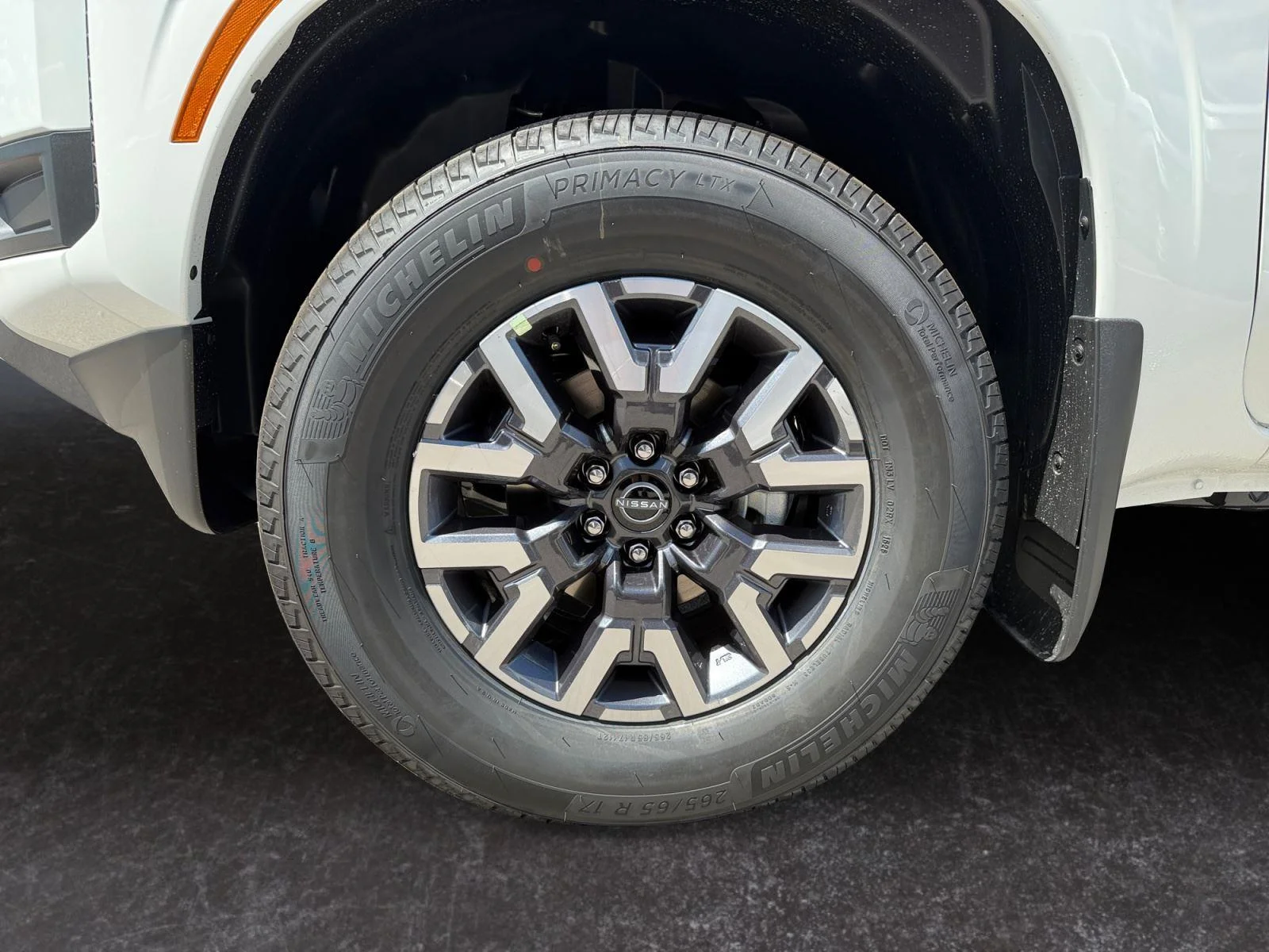 New 2026 GLACIER WHITE NISSAN CREW CAB 4X4 SV image 25
