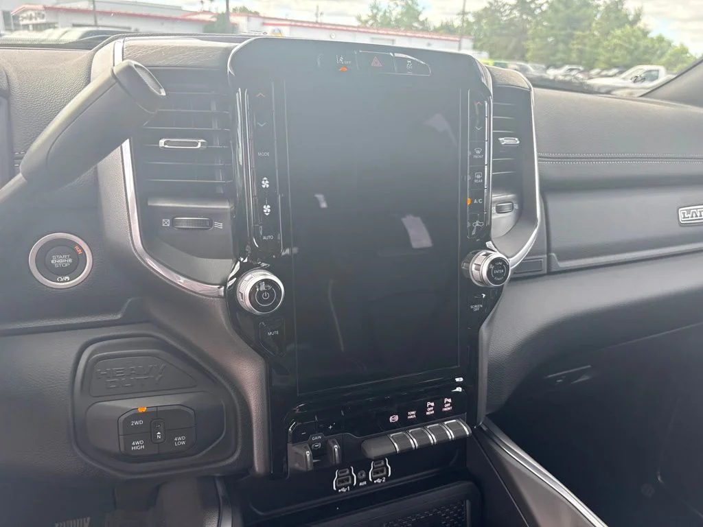 New 2026 Diamond Black Crystal Pearl-Coat Exterior Paint RAM LARAMIE image 24