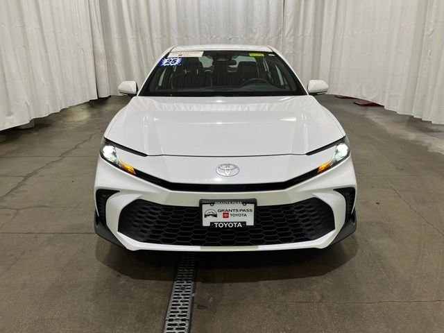 2025 Toyota Camry SE - Photo 9