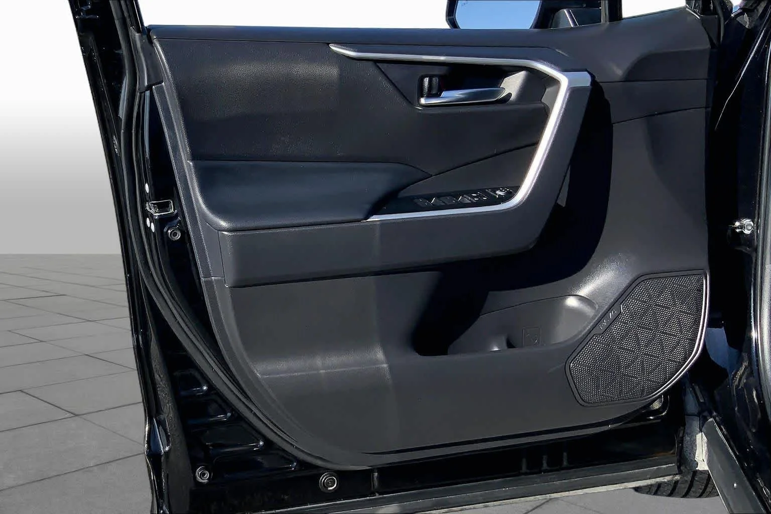 Used 2025 Midnight Black Metallic Toyota XLE image 21
