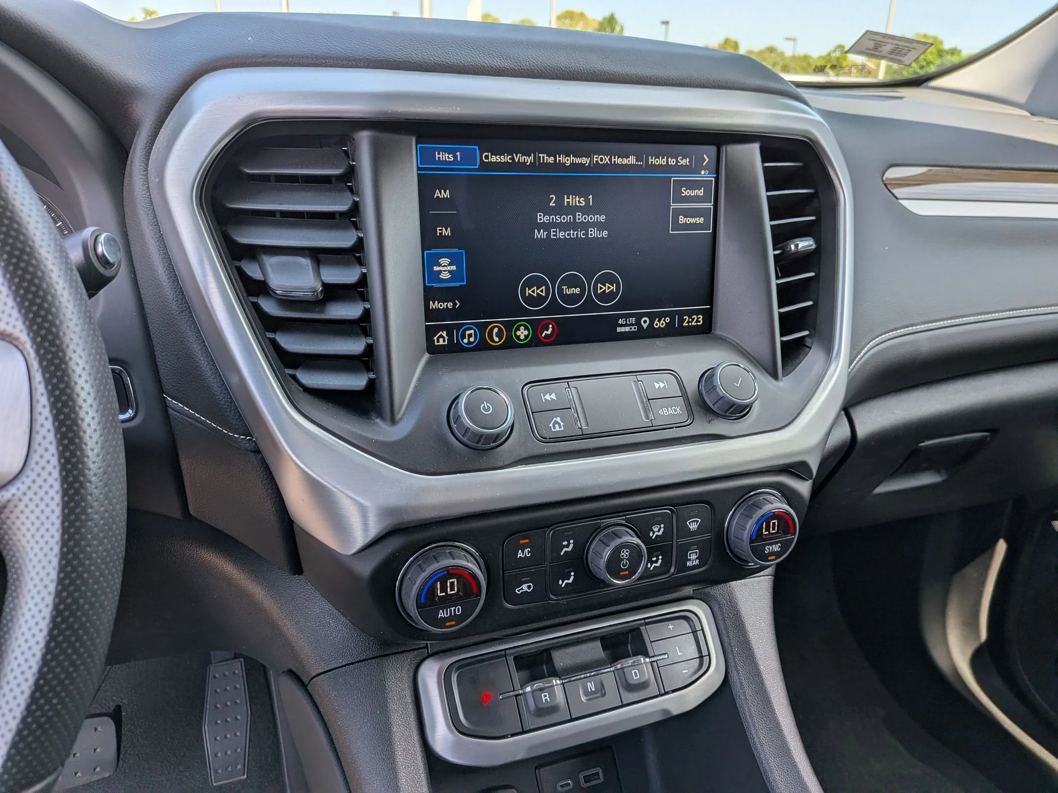 Used 2023 Sterling Metallic GMC SLE image 12