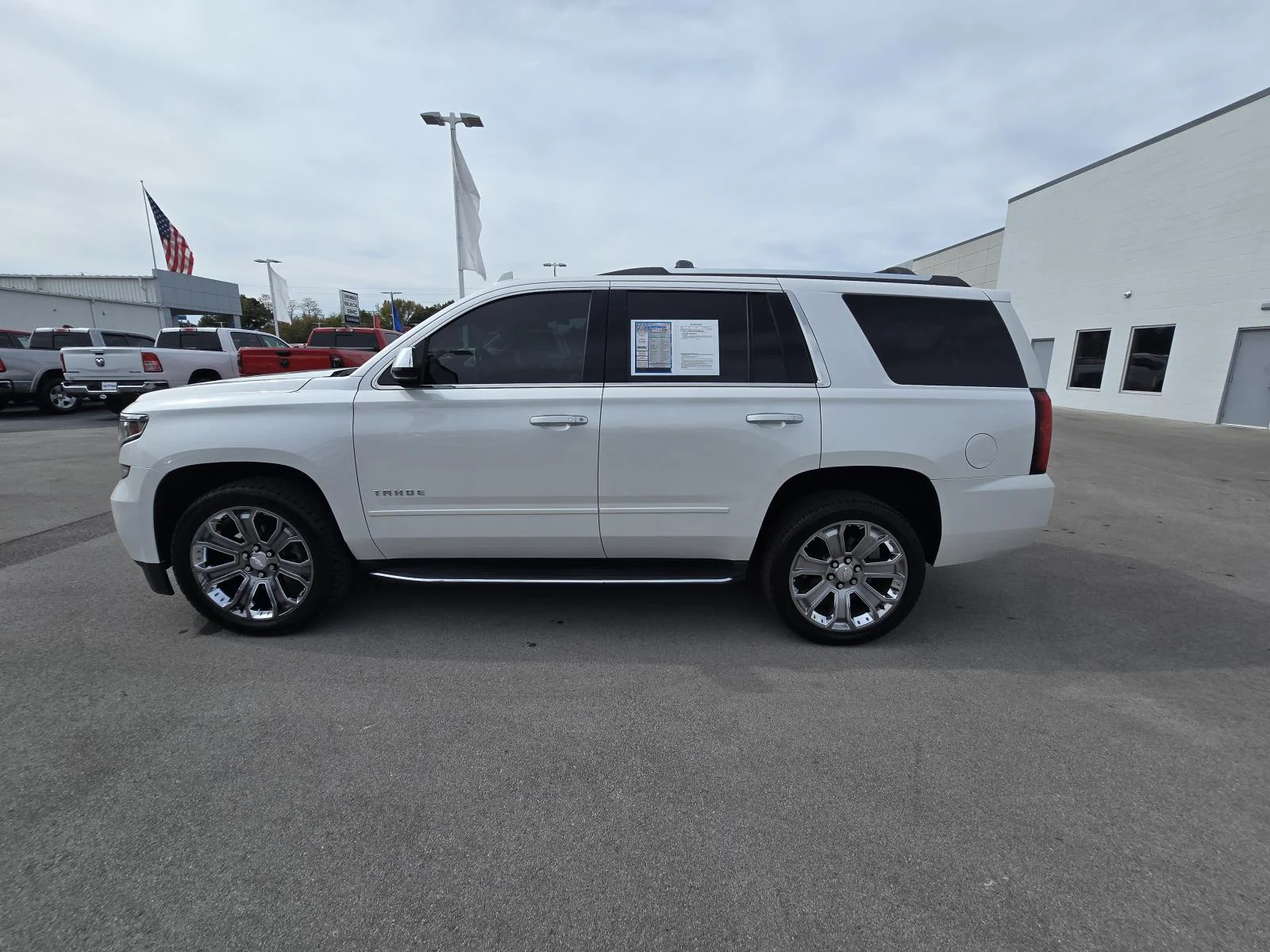 Used 2019 Iridescent Pearl Tricoat Chevrolet Premier image 4