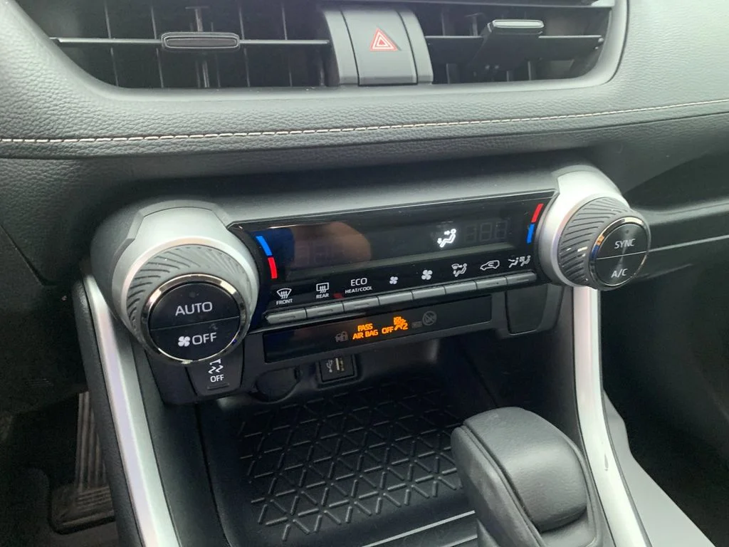 Used 2025 White Toyota XLE image 23