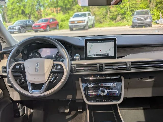 Used 2020 Red Lincoln Reserve image 30