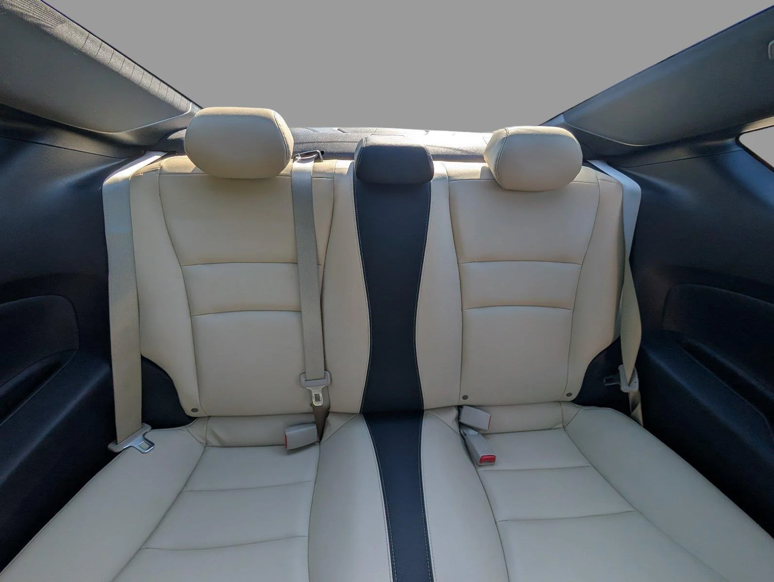 Used 2017  Honda Touring image 32