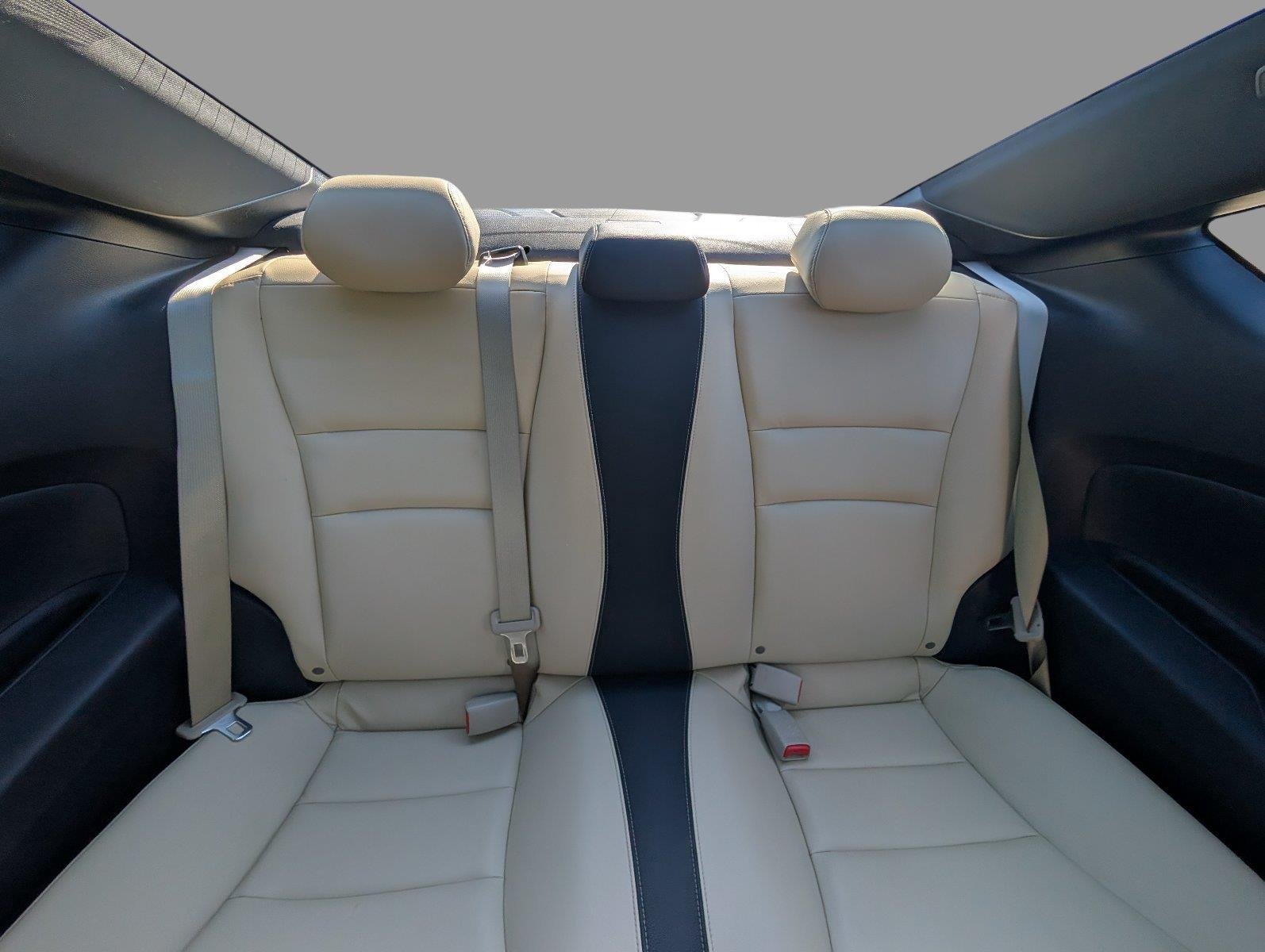 Used 2017  Honda Touring image 32