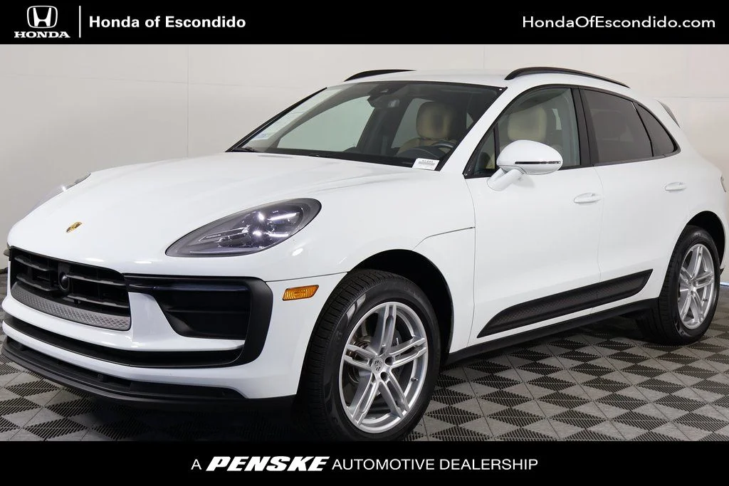 2024 Porsche Macan -'s photo