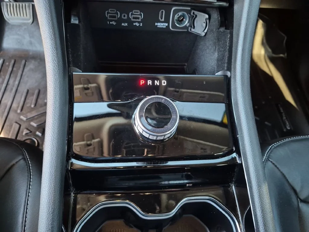 Used 2022  Jeep Limited image 24