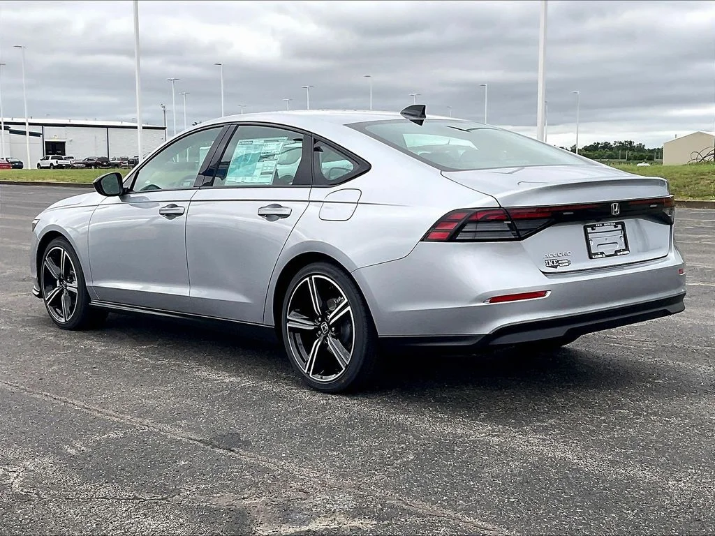 New 2026 Solar Silver Metallic Honda SE image 5