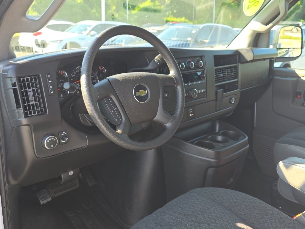 Used 2025 Summit White Chevrolet Work Van image 3