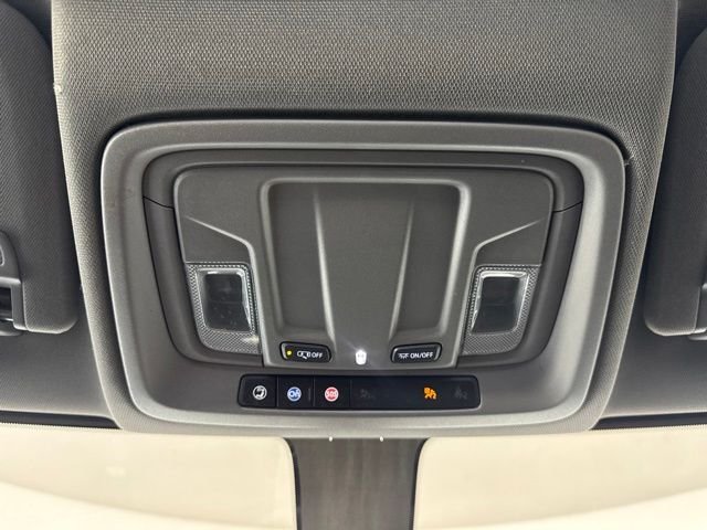 Used 2022 White GMC SLE image 13