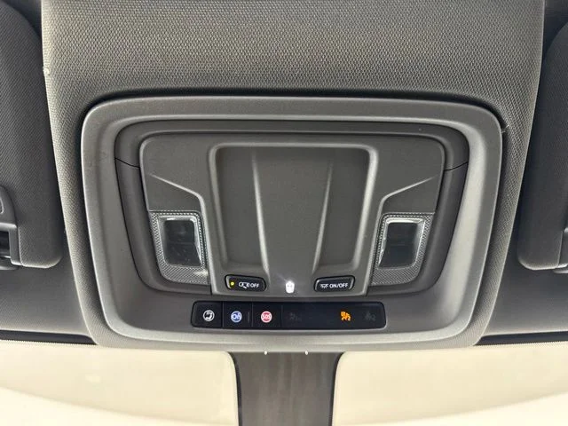 Used 2022 White GMC SLE image 13