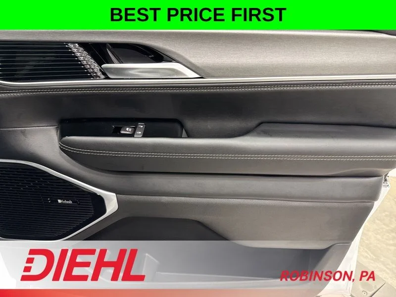 New 2026 Bright White Clear-Coat Exterior Paint Jeep Limited Altitude image 18