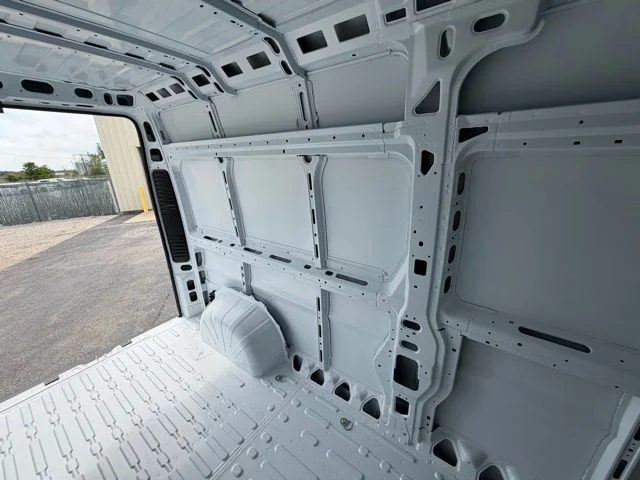 New 2026 Bright White Clear-Coat Exterior Paint RAM Tradesman image 39