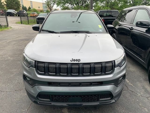 Used 2022 Silver Jeep Latitude image 10