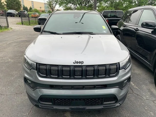 Certified Used 2022 Silver Jeep Latitude image 10