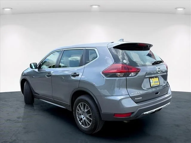 Used 2019 Gray Nissan S image 4