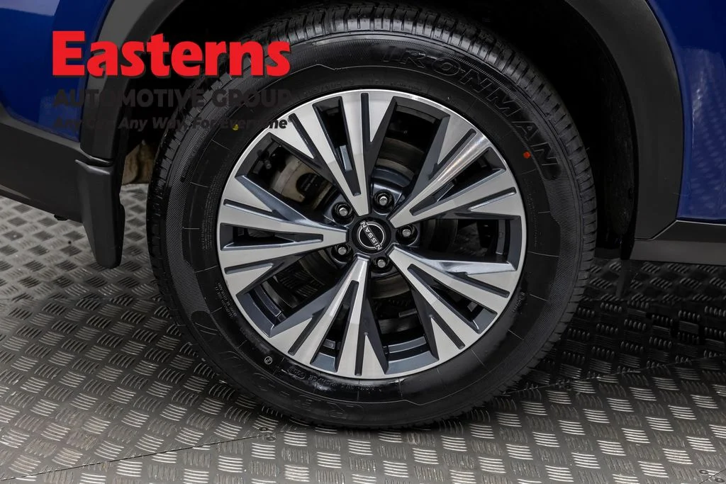 Used 2023 Blue Nissan SV image 31