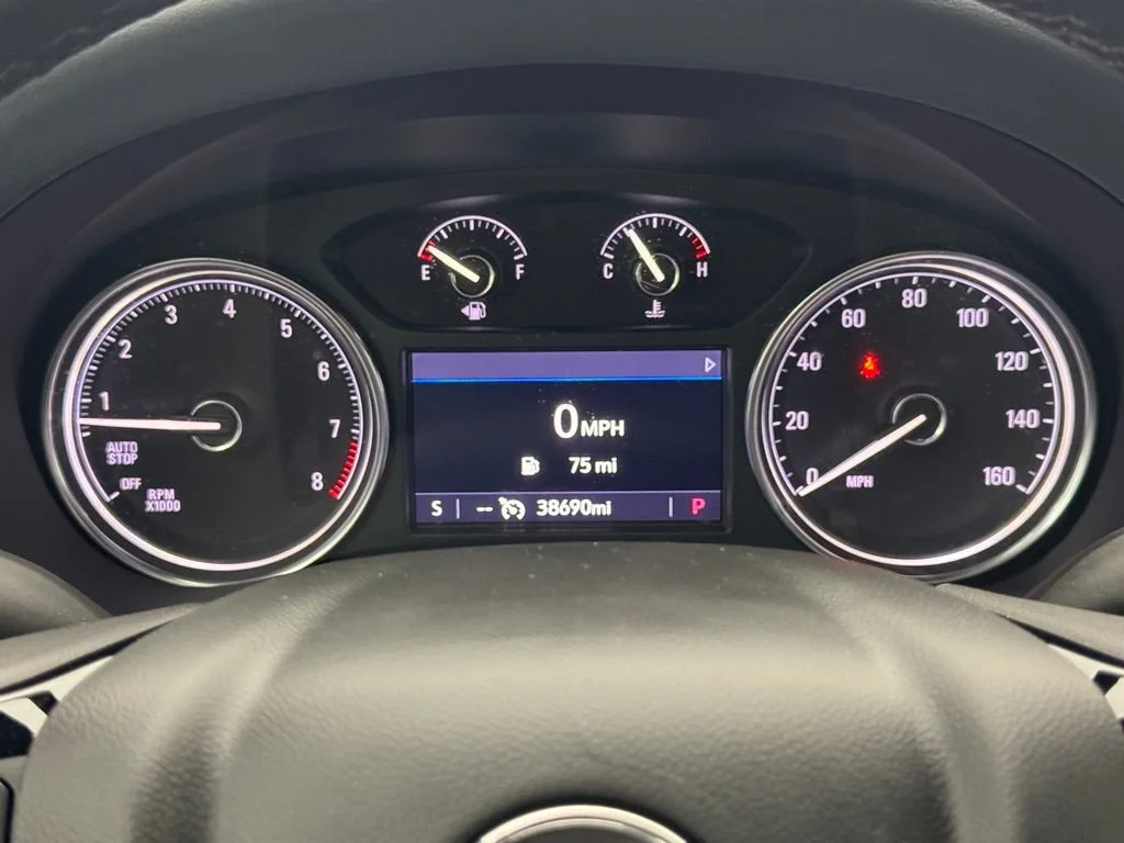 Used 2023 Summit White Buick Essence image 22